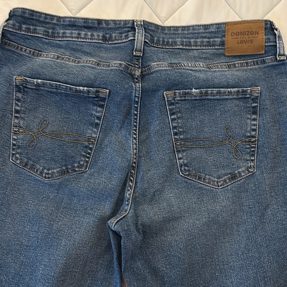 Levi’s Denizen mid-rise cropped boyfriend jeans NWOT - Picture 2 of 6